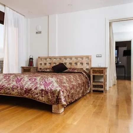 Villa With Heated Pool Three Bedroom *