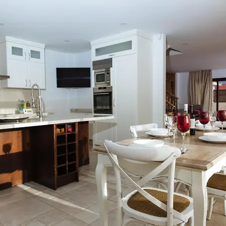 Villa With Heated Pool Three Bedroom *