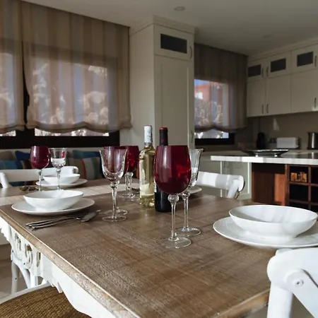 Villa With Heated Pool Three Bedroom